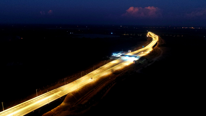 斯里蘭卡南延線高速公路收費站路燈夜色景象.jpg